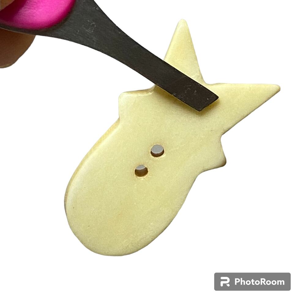 Fish Starfish Toggle Buttons Plastic Realistic Carved Bone 2 Hole Sew Through - Picture 6 of 12